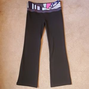 Lululemon size 8 black yoga pants